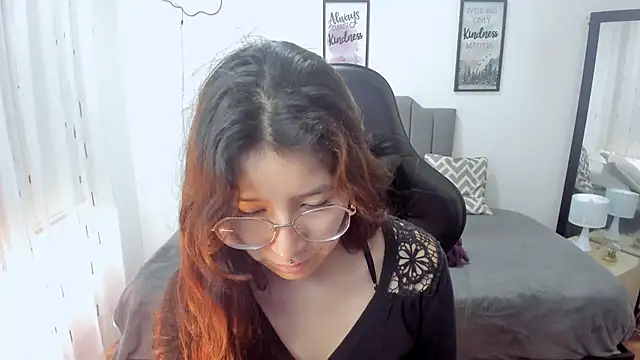 Amy joones online show from September 2025 12:54:02 PM