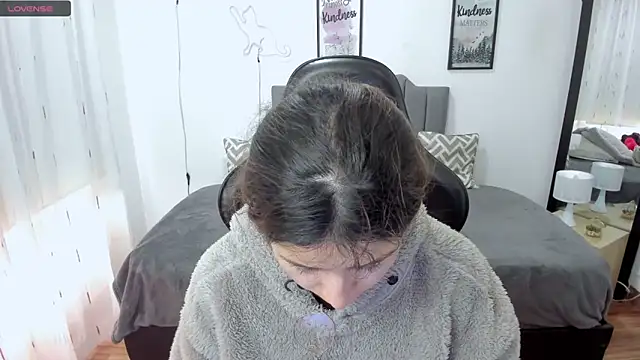 Amy joones online show from October 2025 01:45:02 PM