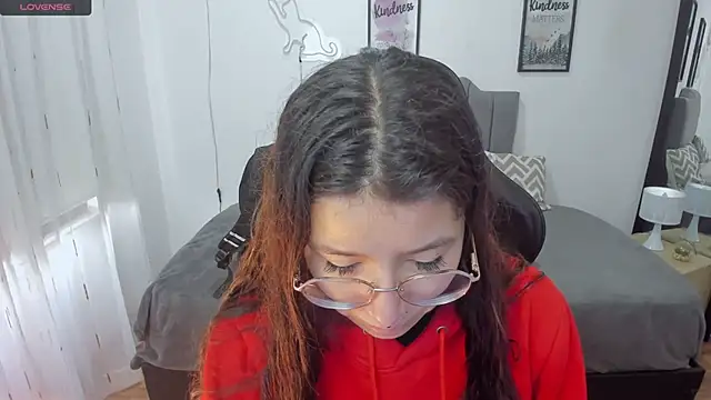 Amy joones online show from November 2025 01:54:02 PM