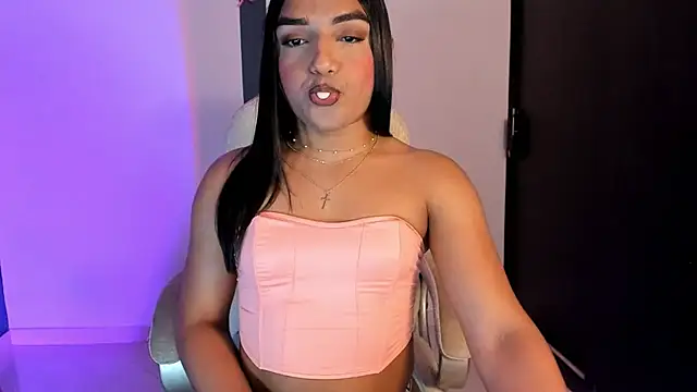 CandyLatinHott online show from November 2025 01:30:01 AM