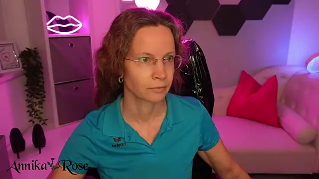 AnnikaRose online show from February 2026 04:08:01 PM