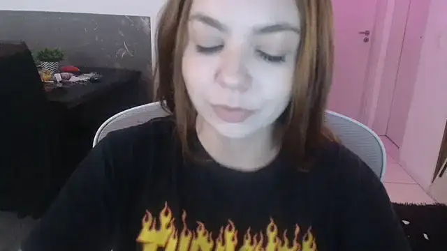 Snapshot of HotRuiva chatting on October 2025 09:47:01 PM HotRuiva online show from October 2025 09:47:01 PM