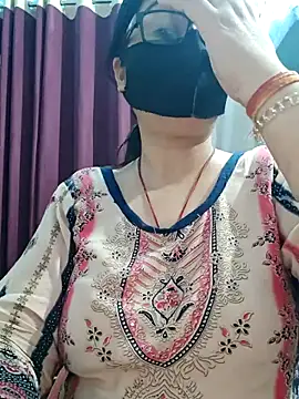Snapshot of Aishwaryaa_69 chatting on May 2026 03:18:02 PM Aishwaryaa 69 online show from May 2026 03:18:02 PM