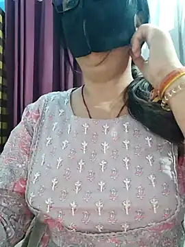 Snapshot of Aishwaryaa_69 chatting on May 2026 04:11:02 PM Aishwaryaa 69 online show from May 2026 04:11:02 PM