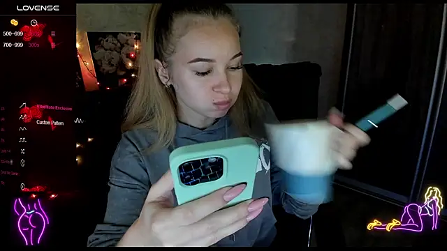  NigoNika online show from October 2025 01:45:02 PM