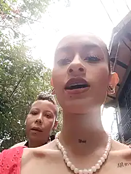 Snapshot of Rob_and_lizzy chatting on December 2024 01:22:02 PM Rob and lizzy online show from December 2024 01:22:02 PM