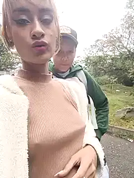 Snapshot of Rob_and_lizzy chatting on February 2025 01:00:02 PM Rob and lizzy online show from February 2025 01:00:02 PM