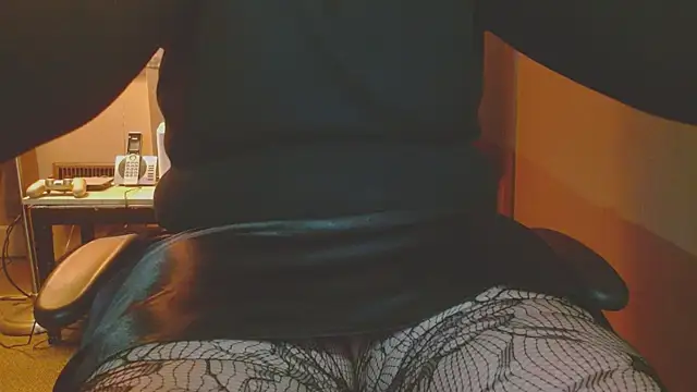 Snapshot of cosmicjones chatting on February 2025 12:48:02 PM cosmicjones online show from February 2025 12:48:02 PM