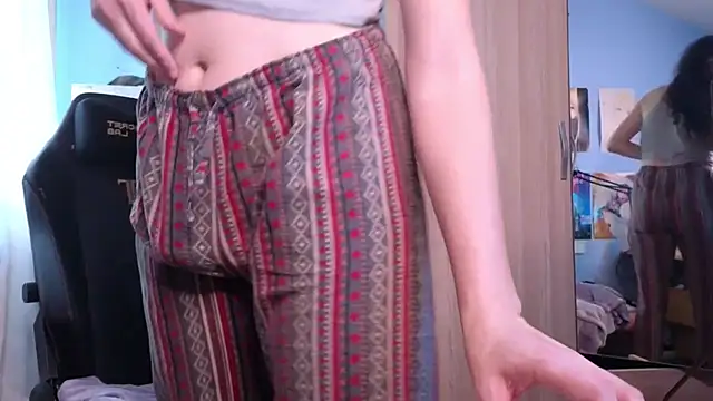 Snapshot of MemiKouki chatting on September 2025 05:01:02 PM MemiKouki online show from September 2025 05:01:02 PM