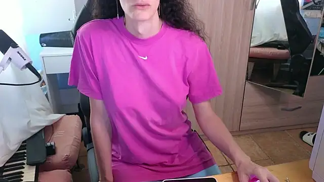 Snapshot of MemiKouki chatting on June 2026 05:06:01 PM MemiKouki online show from June 2026 05:06:01 PM