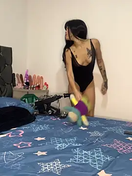 Snapshot of Abusive_cousin chatting on February 2025 06:11:02 AM Abusive cousin online show from February 2025 06:11:02 AM