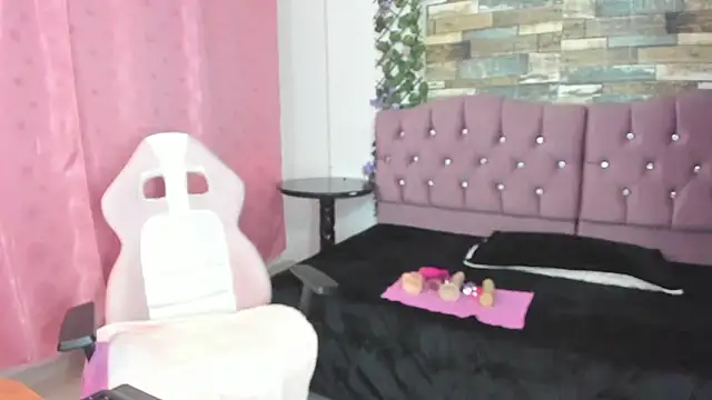 elizabeth mature23 online show from December 2024 01:29:01 PM