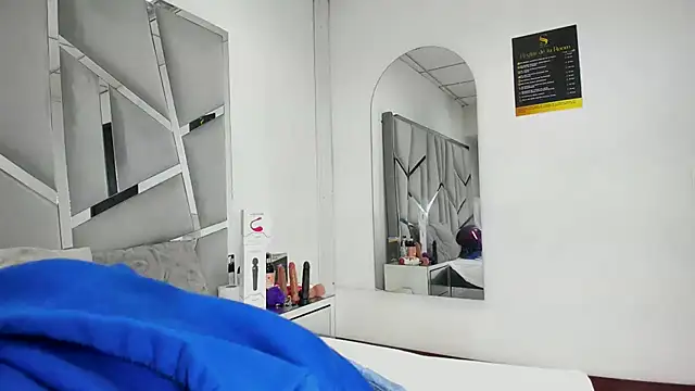 Catherinee69 x online show from October 2025 03:43:01 AM