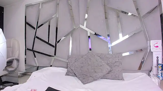 Catherinee69 x online show from October 2025 04:03:02 AM