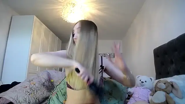 Snapshot of Ninadream2001 chatting on January 2025 10:00:02 AM Ninadream2001 online show from January 2025 10:00:02 AM