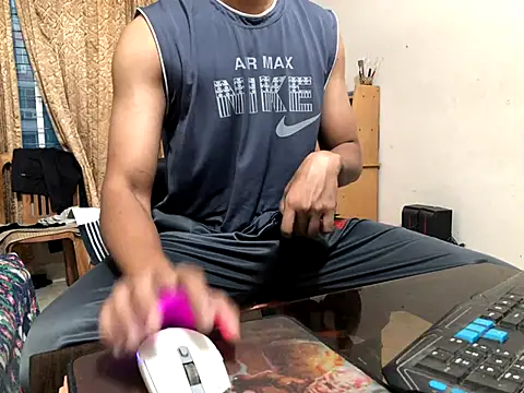 Snapshot of Zeuhorny chatting on December 2024 12:13:01 AM Zeuhorny online show from December 2024 12:13:01 AM