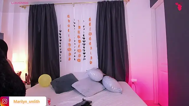 MarilynSmIith online show from October 2025 11:42:02 AM