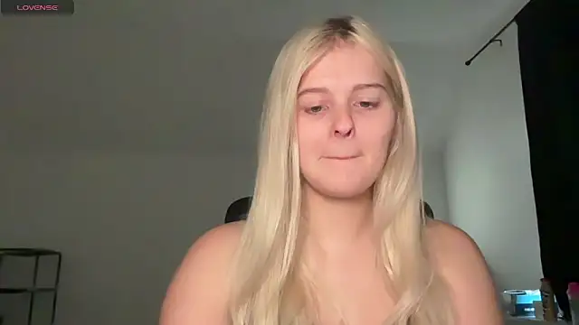 Snapshot of Allylove03 chatting on September 2025 03:44:02 PM Allylove03 online show from September 2025 03:44:02 PM