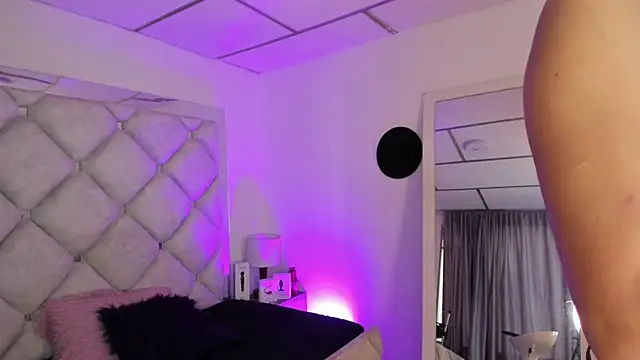 alessiaferry online show from March 2026 07:51:02 PM