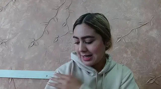 Miabonnett  online show from February 2025 01:15:02 PM