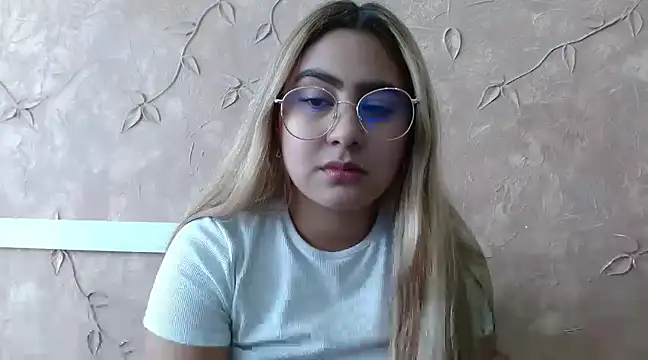 Miabonnett  online show from February 2025 03:10:02 PM