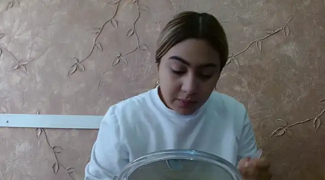 Miabonnett  online show from March 2025 12:05:02 PM