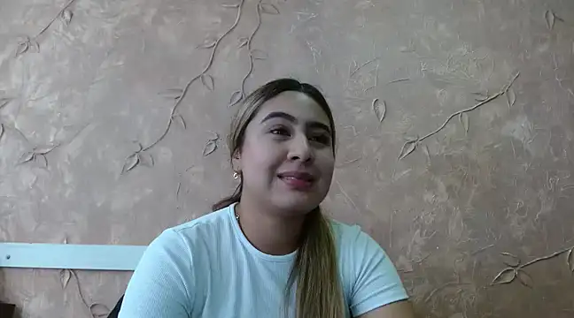 Miabonnett  online show from March 2025 06:18:01 PM