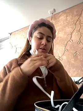 Miabonnett  online show from October 2025 12:03:02 PM