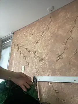 Miabonnett  online show from November 2025 12:17:01 PM