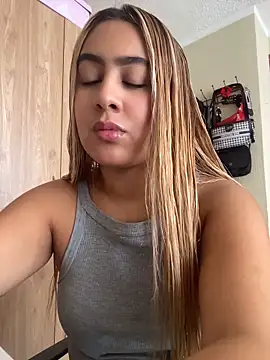 Snapshot of Miabonnett_ chatting on May 2026 03:40:01 PM Miabonnett online show from May 2026 03:40:01 PM