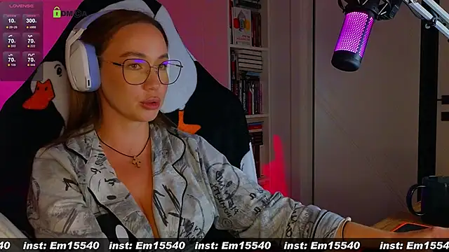 Snapshot of Emili1- chatting on January 2025 04:00:02 PM Emili1- online show from January 2025 04:00:02 PM