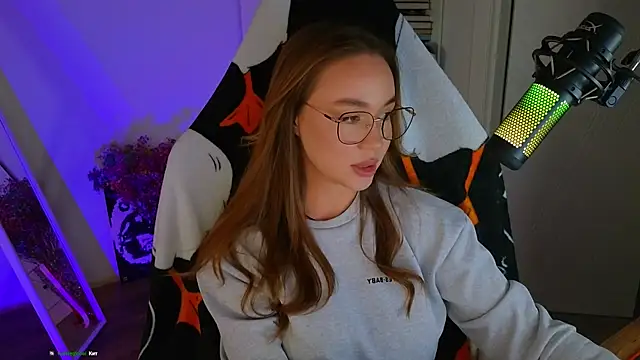 Snapshot of Emili1- chatting on March 2025 12:36:02 PM Emili1- online show from March 2025 12:36:02 PM