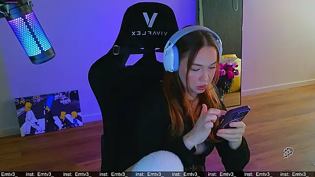 Snapshot of Emili1- chatting on July 2026 07:59:01 AM Emili1- online show from July 2026 07:59:01 AM