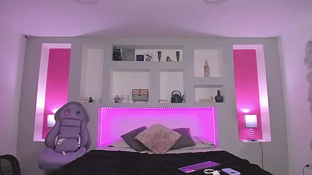 Snapshot of ViolettaBaker_ chatting on December 2024 01:40:01 AM ViolettaBaker online show from December 2024 01:40:01 AM