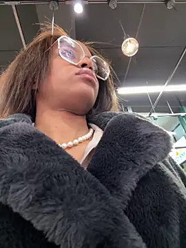 Black Dolll online show from November 2025 05:01:02 PM