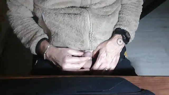 Adri gard online show from December 2025 09:22:02 PM