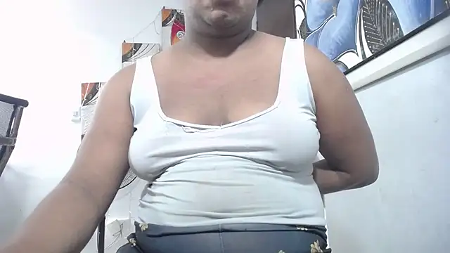 Snapshot of tsbigcock10incock chatting on May 2026 05:32:02 PM tsbigcock10incock online show from May 2026 05:32:02 PM