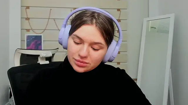 Josephine Kiss online show from February 2025 01:03:02 PM