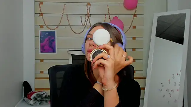 Josephine Kiss online show from February 2025 12:09:01 AM