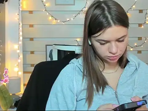 Josephine Kiss online show from November 2025 01:36:01 PM