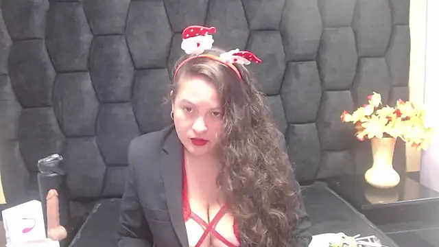 Snapshot of SaraThomso chatting on December 2024 02:01:01 PM SaraThomso online show from December 2024 02:01:01 PM