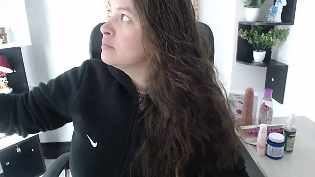 Snapshot of SaraThomso chatting on February 2025 03:01:01 AM SaraThomso online show from February 2025 03:01:01 AM