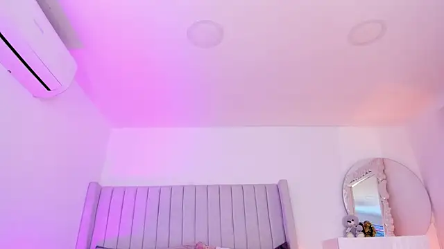 Shelynna azzul online show from February 2026 08:18:02 PM