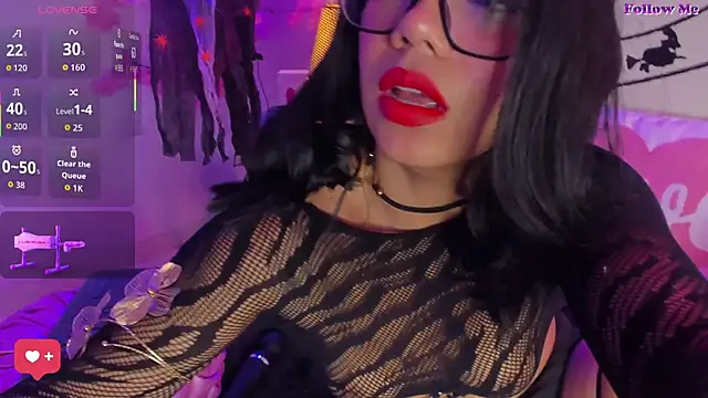 SenniaBella online show from October 2025 01:57:02 PM