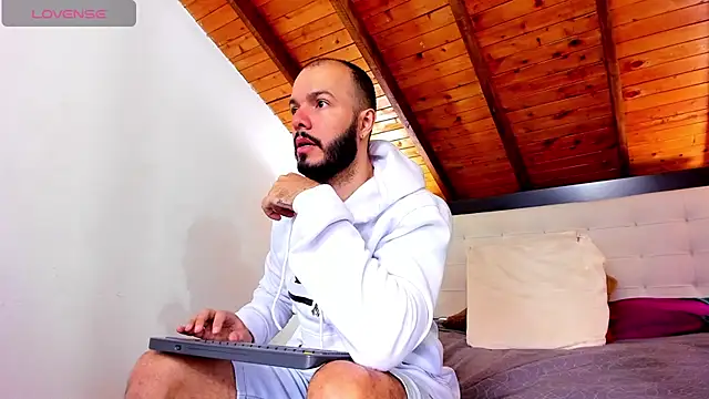 Tom Bailey online show from November 2025 01:28:02 PM