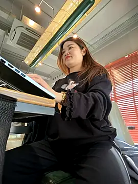 Emily 9xx online show from November 2025 01:19:02 AM