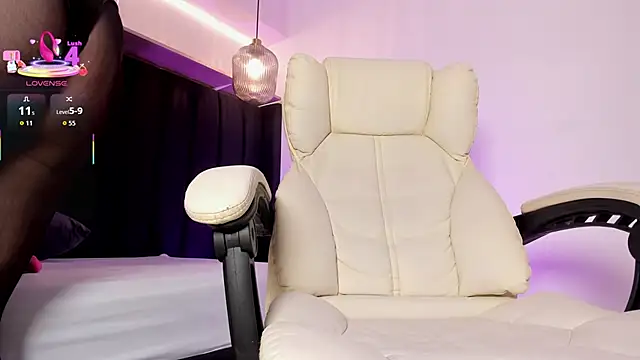 Snapshot of AllisonRoberts_ chatting on October 2025 07:56:01 PM AllisonRoberts online show from October 2025 07:56:01 PM