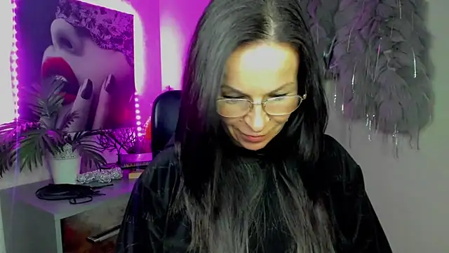 HelenLuxx online show from January 2026 07:11:01 PM