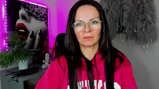 HelenLuxx online show from April 2026 03:39:02 PM