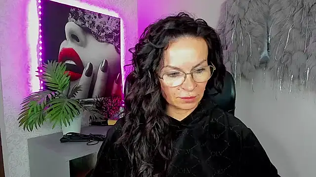 Snapshot of HelenLuxx chatting on April 2026 03:14:02 PM HelenLuxx online show from April 2026 03:14:02 PM